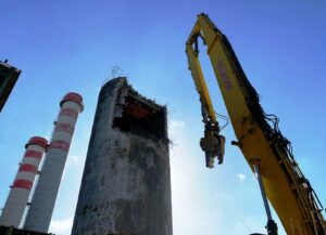 DEMOLIZIONE DISSALATORE, SILOS CENERE ED EDIFICIO STAZIONE POMPE O.C.