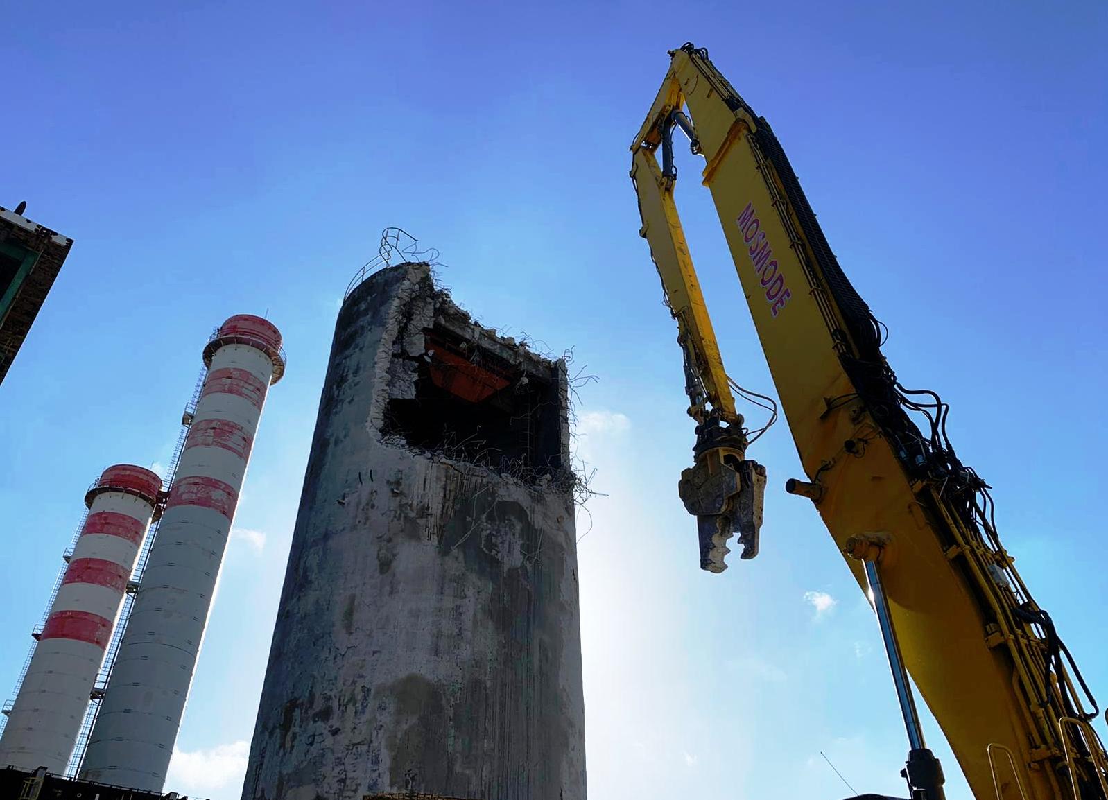 DEMOLIZIONE DISSALATORE, SILOS CENERE ED EDIFICIO STAZIONE POMPE O.C.